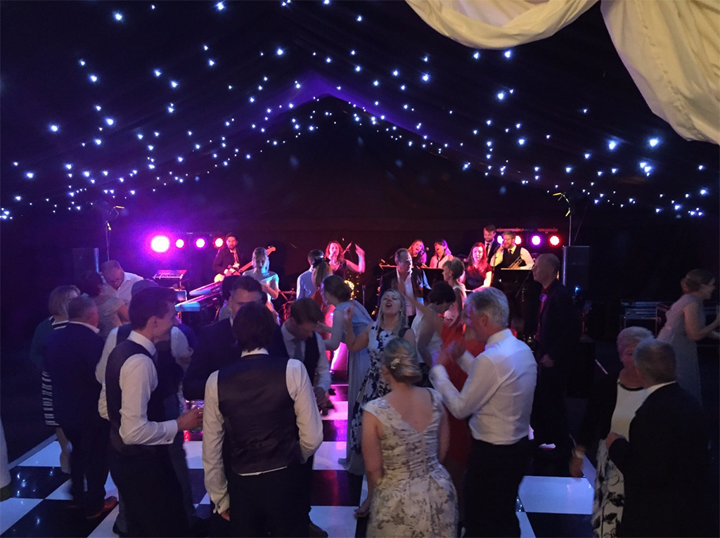 Live wedding band from Mike Paul-Smith Music performing in Buckinghamshire
